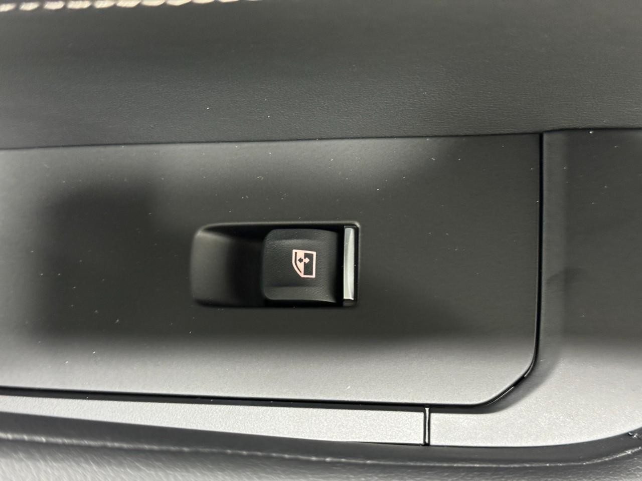 BMW X6 Vehicle Full-screen Gallery Image 24