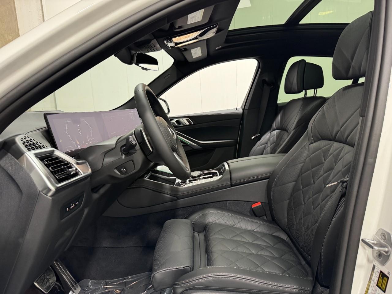 BMW X6 Vehicle Full-screen Gallery Image 29