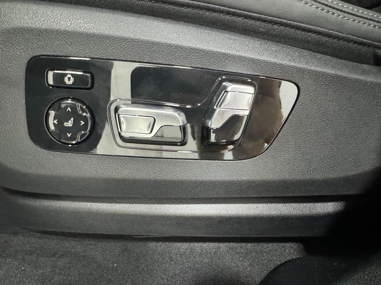 BMW X6 Vehicle Full-screen Gallery Image 31