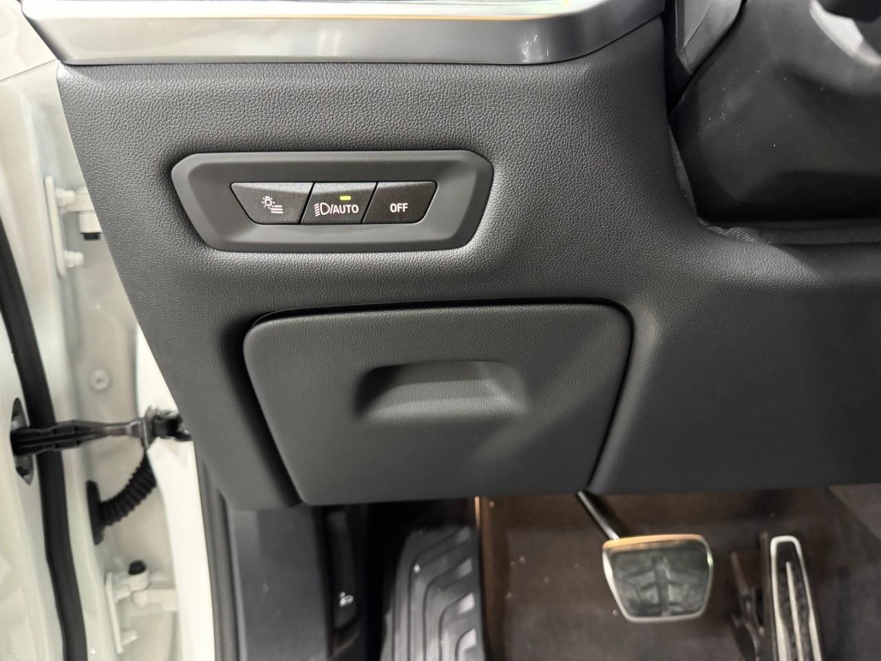 BMW X6 Vehicle Full-screen Gallery Image 32