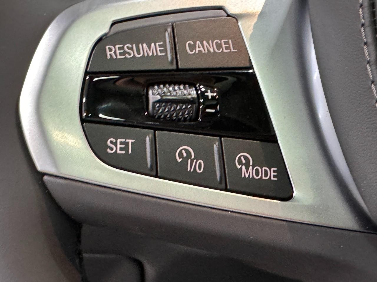 BMW X6 Vehicle Full-screen Gallery Image 33