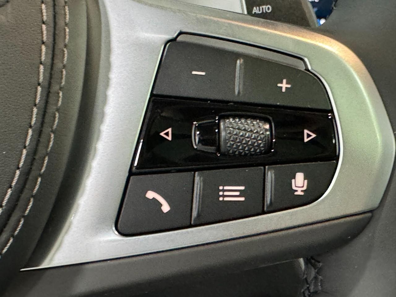 BMW X6 Vehicle Full-screen Gallery Image 34