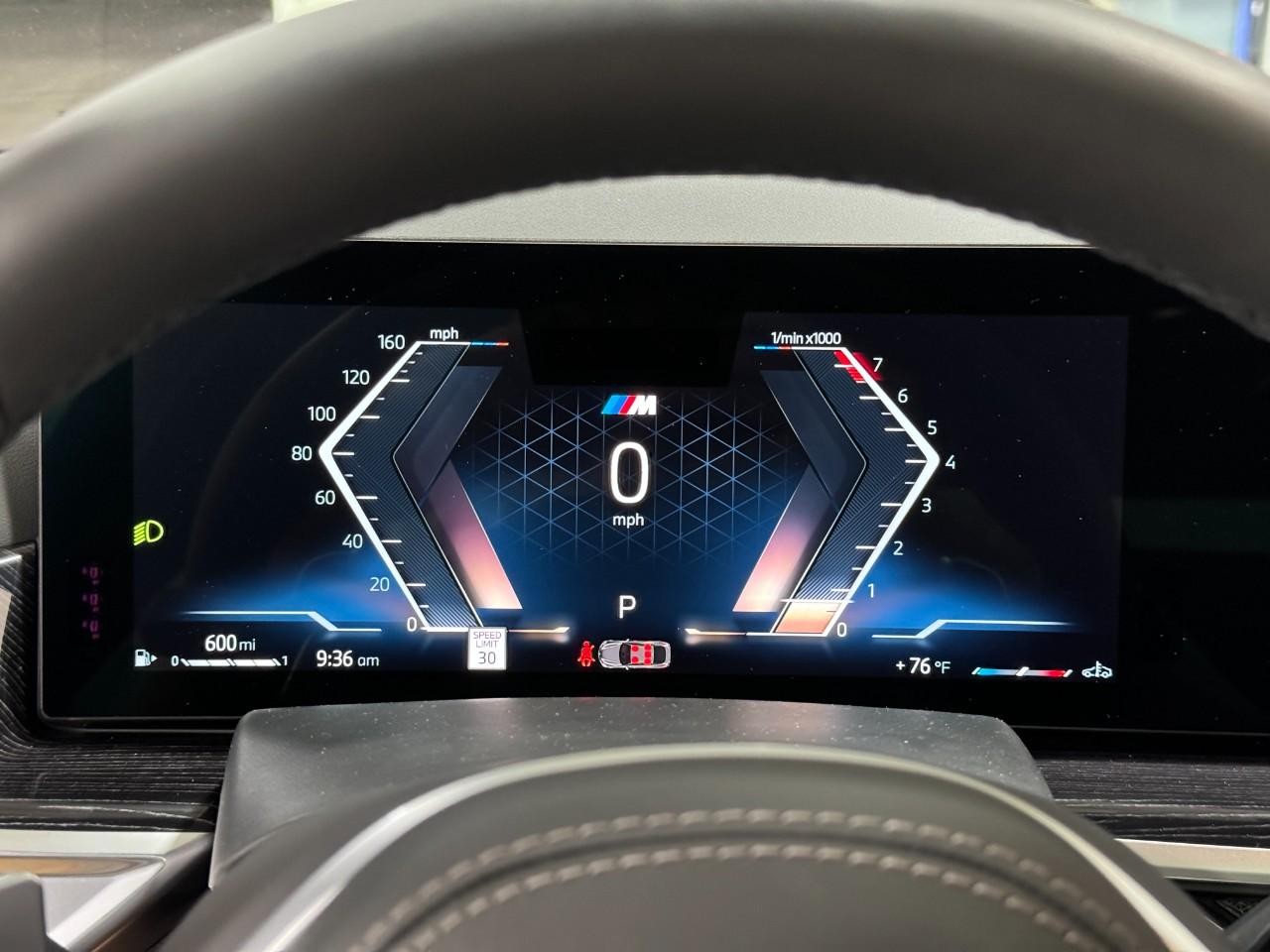 BMW X6 Vehicle Full-screen Gallery Image 35