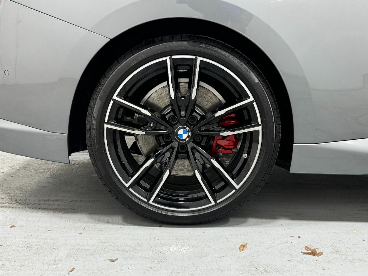 BMW 2 Series Vehicle Full-screen Gallery Image 5