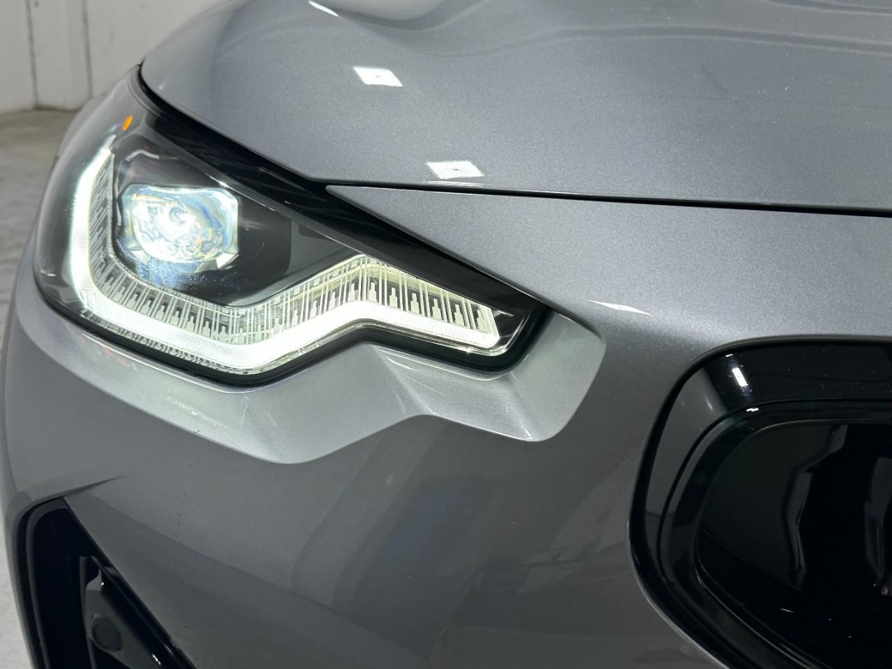 BMW 2 Series Vehicle Full-screen Gallery Image 7