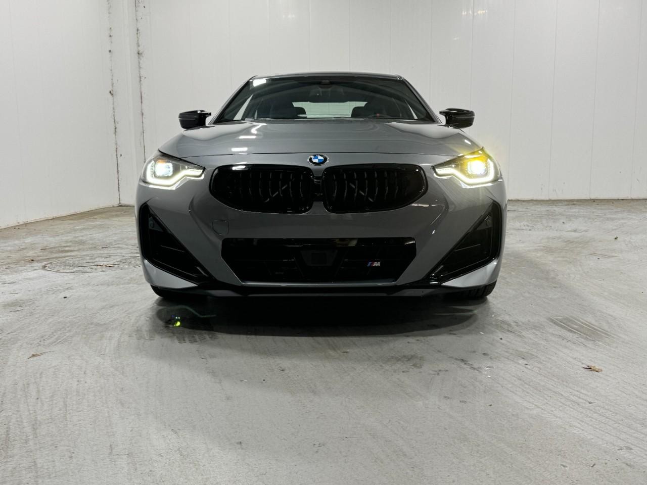 BMW 2 Series Vehicle Full-screen Gallery Image 9