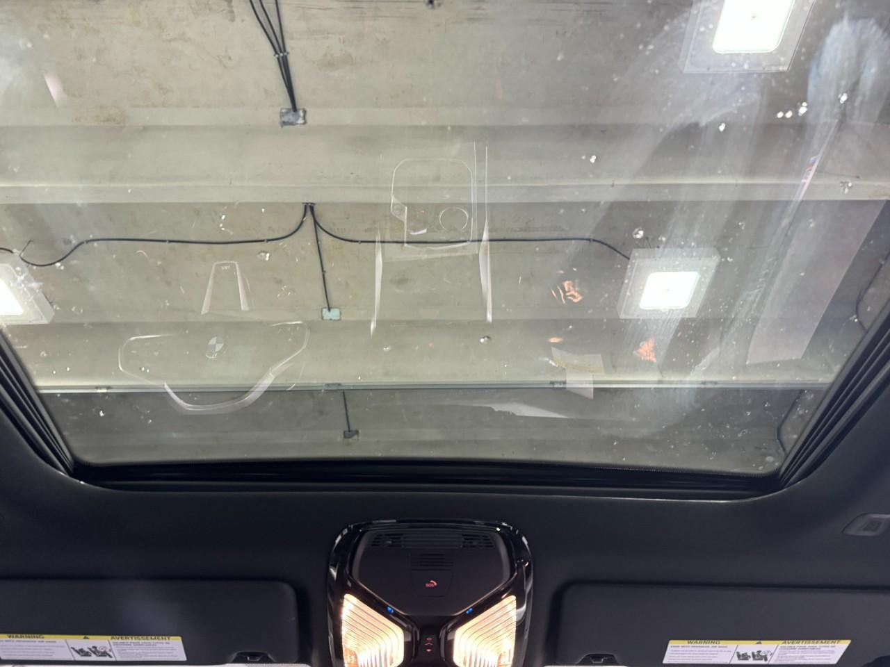 BMW 2 Series Vehicle Full-screen Gallery Image 14