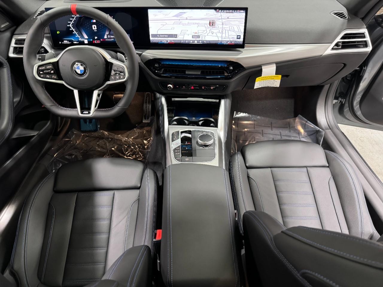 BMW 2 Series Vehicle Full-screen Gallery Image 15