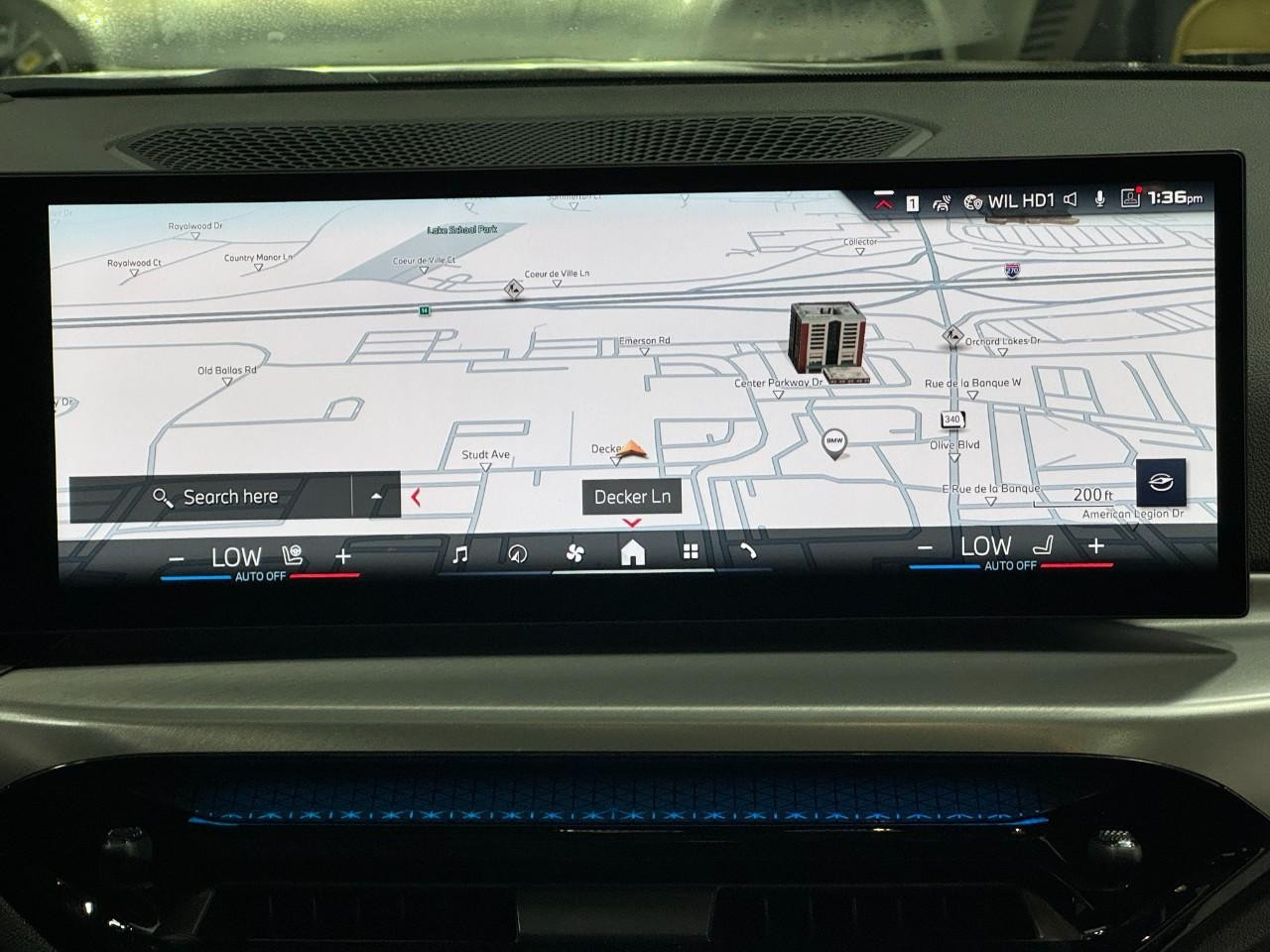 BMW 2 Series Vehicle Full-screen Gallery Image 17