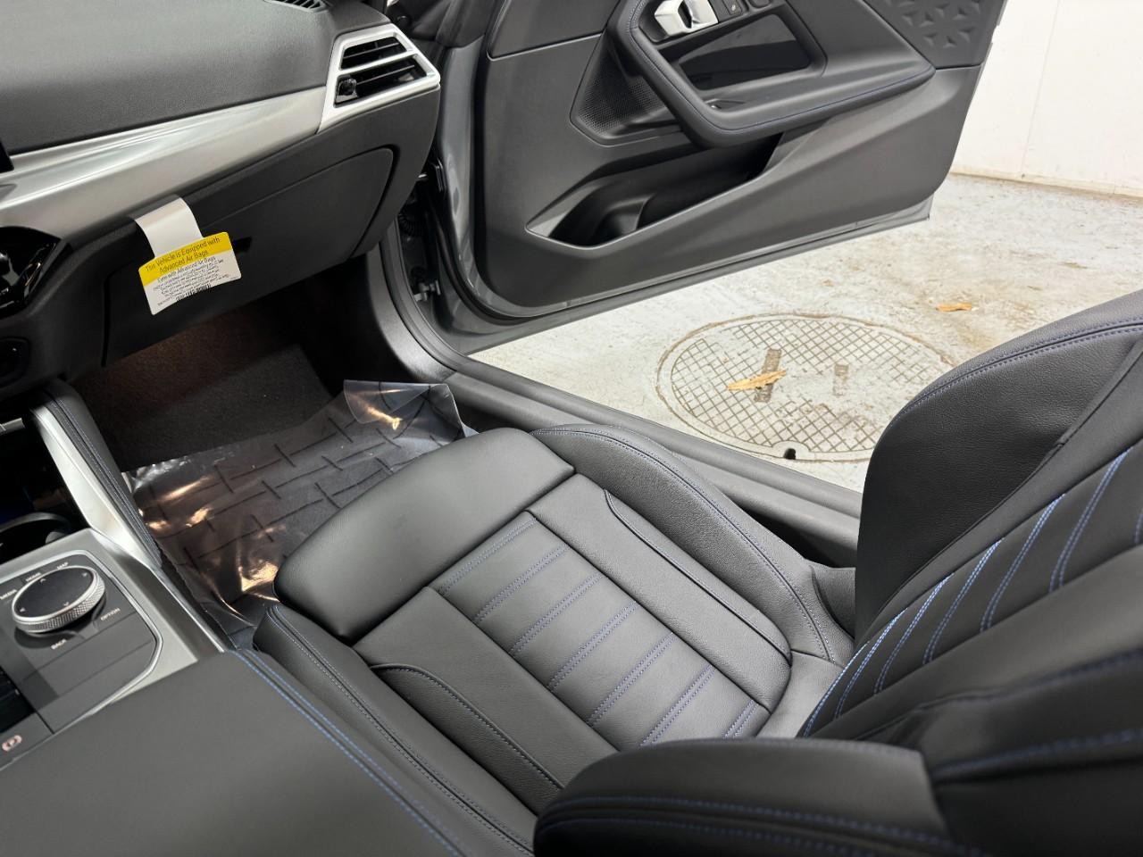 BMW 2 Series Vehicle Full-screen Gallery Image 20