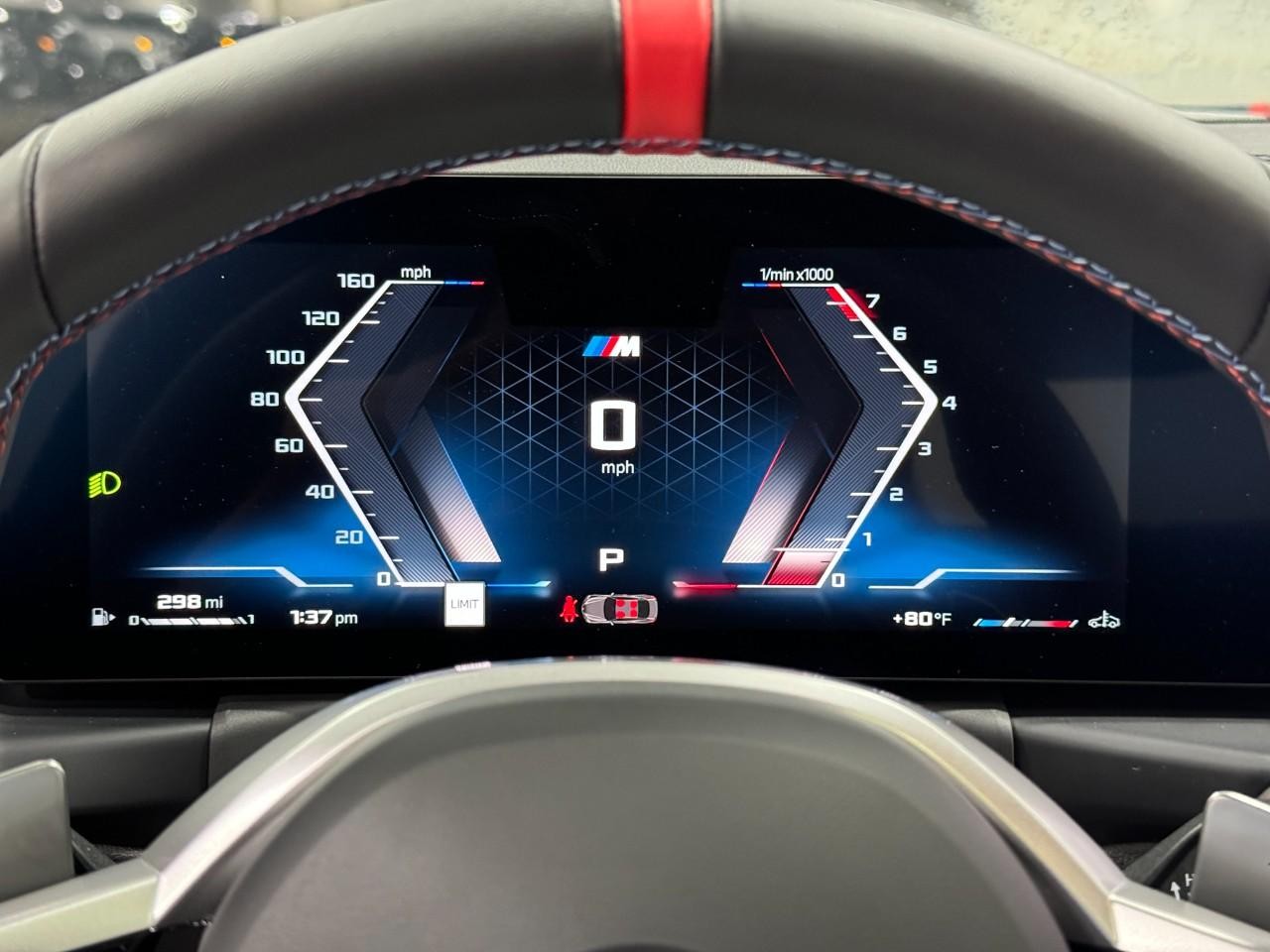 BMW 2 Series Vehicle Full-screen Gallery Image 30