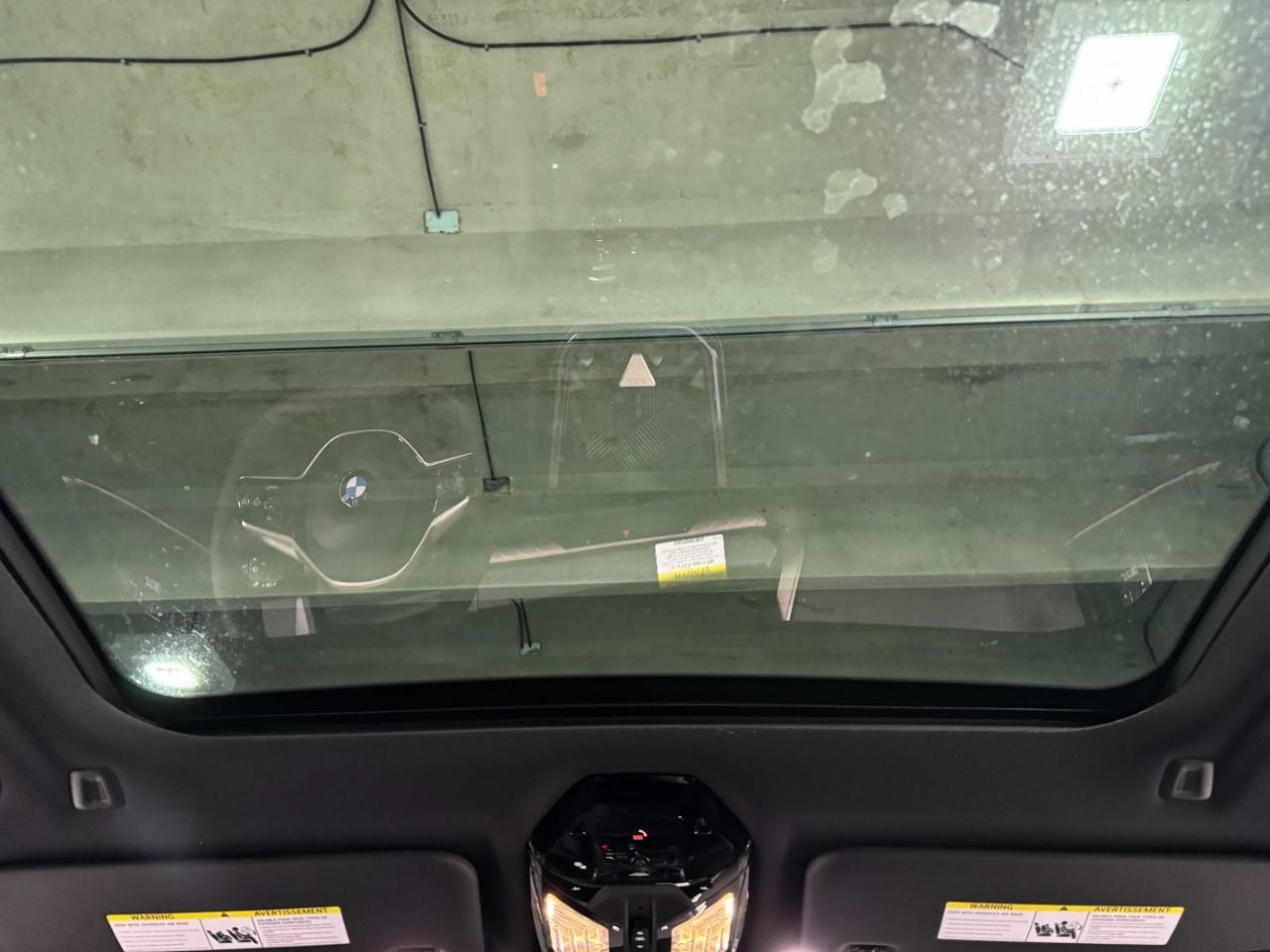 BMW X3 Vehicle Full-screen Gallery Image 11