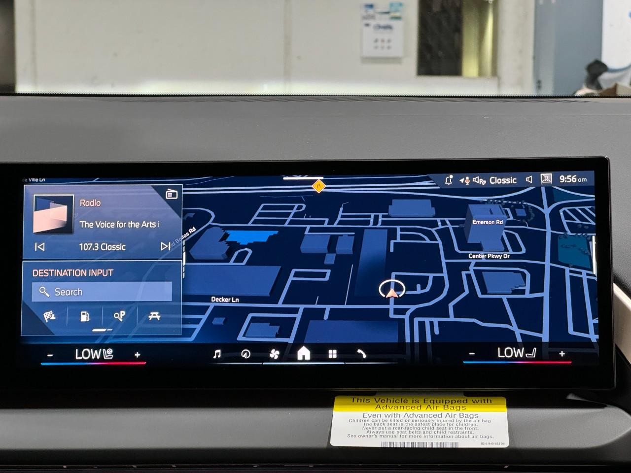 BMW X3 Vehicle Full-screen Gallery Image 14