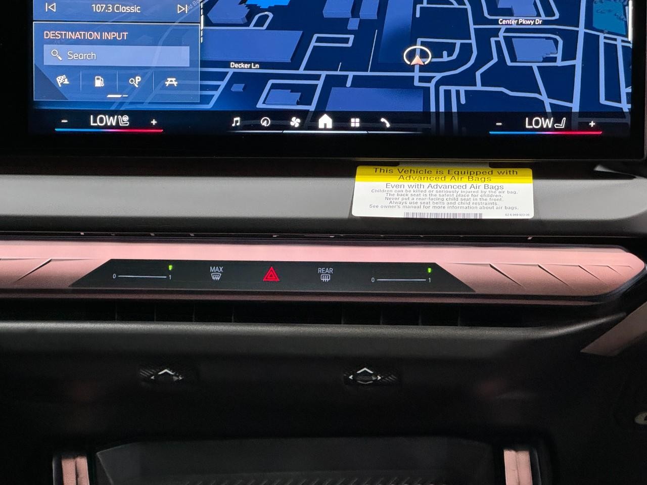 BMW X3 Vehicle Full-screen Gallery Image 15