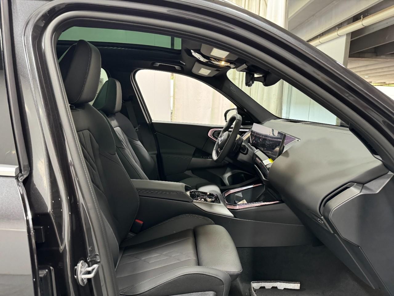 BMW X3 Vehicle Full-screen Gallery Image 20