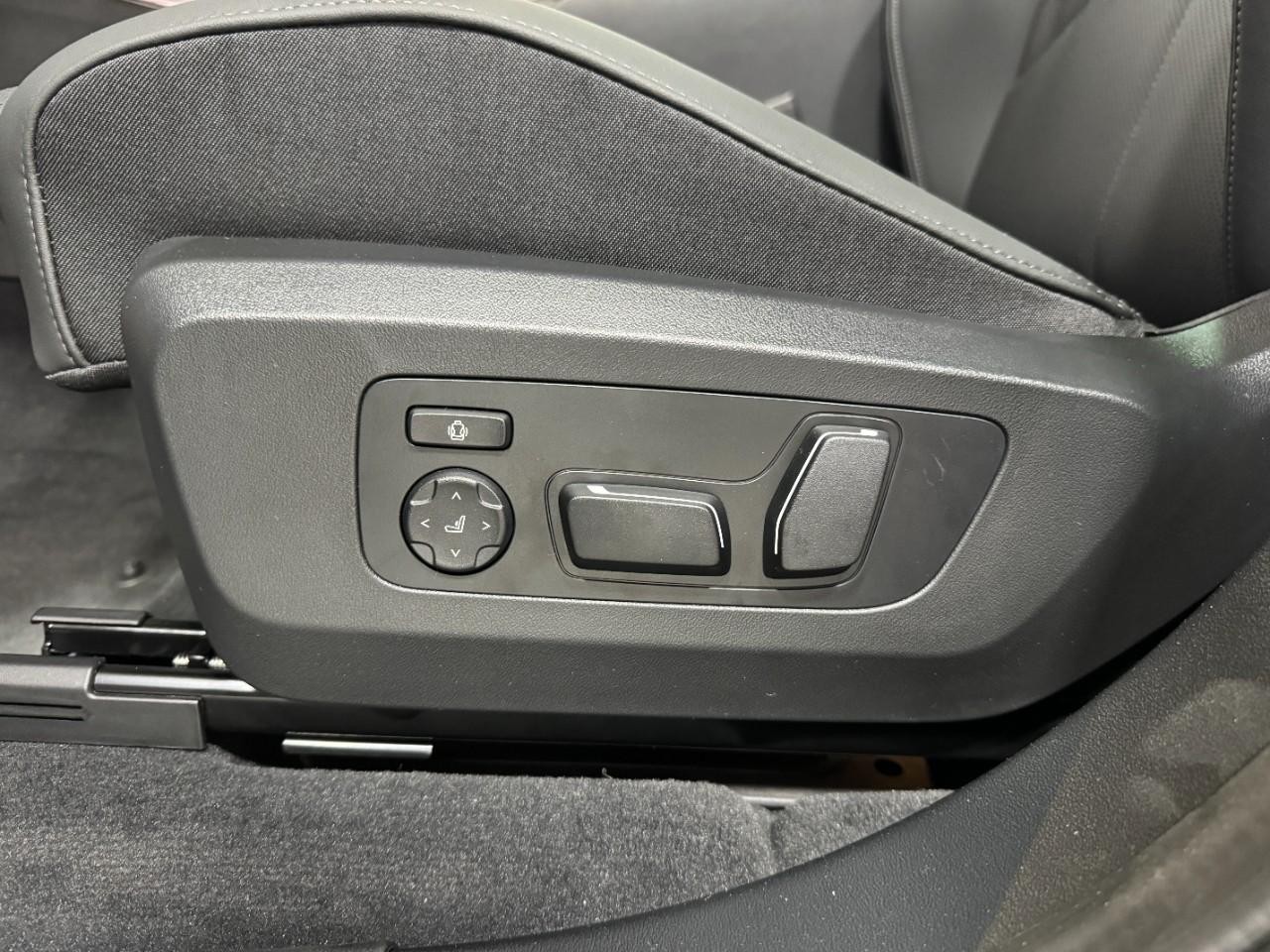 BMW X3 Vehicle Full-screen Gallery Image 27