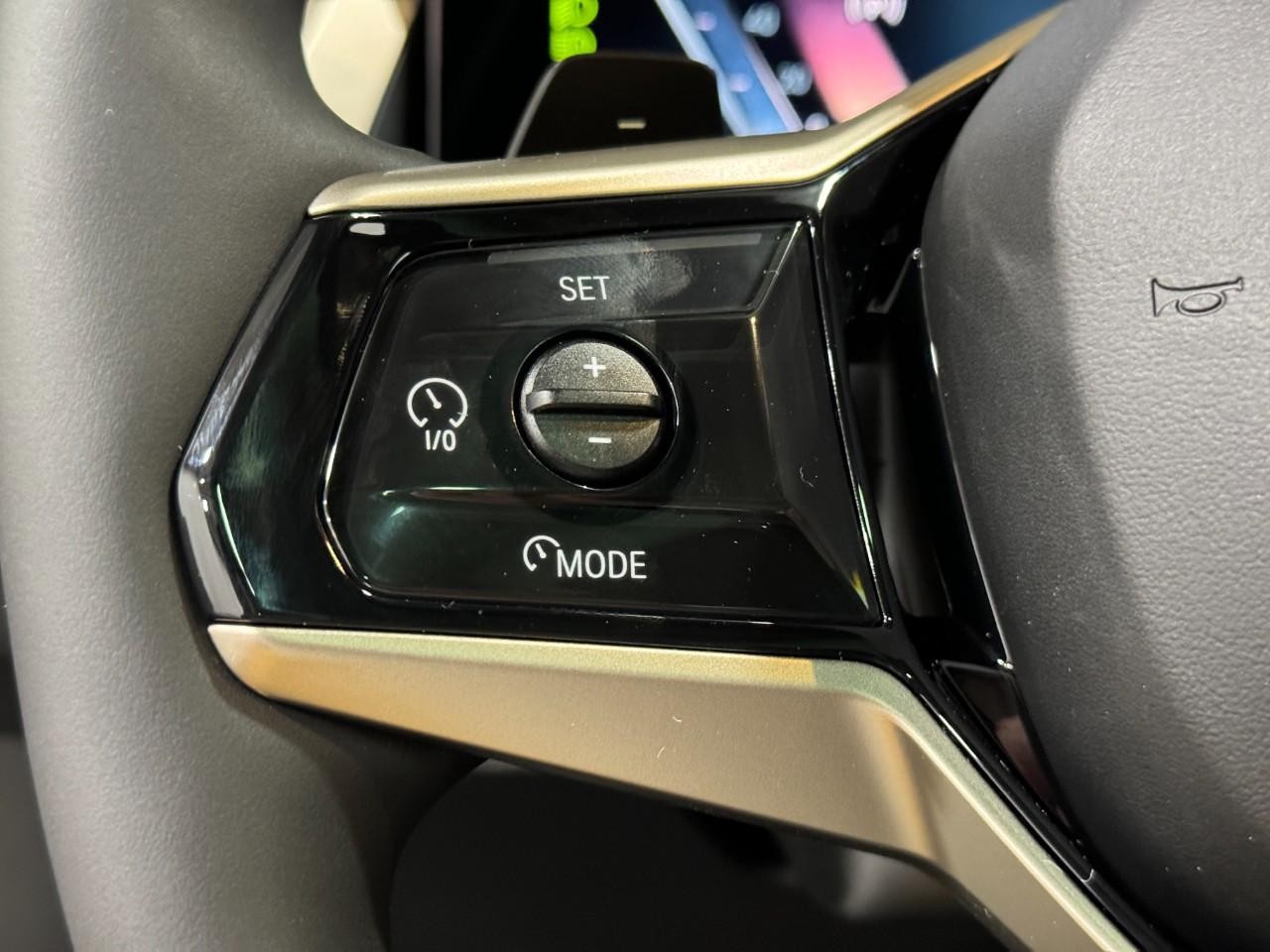 BMW X3 Vehicle Full-screen Gallery Image 29