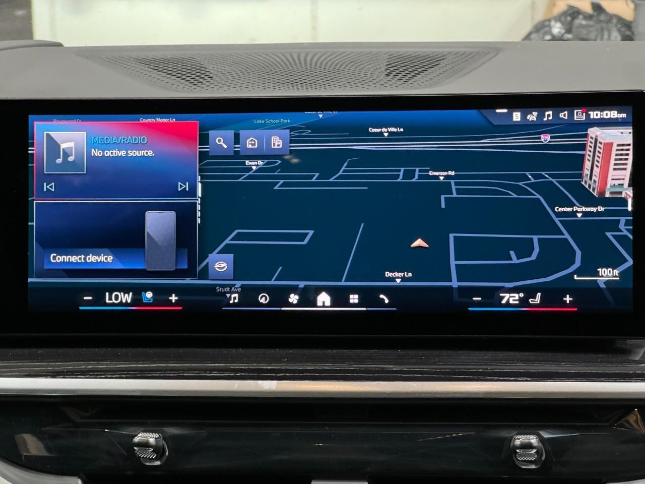 BMW X7 Vehicle Full-screen Gallery Image 17