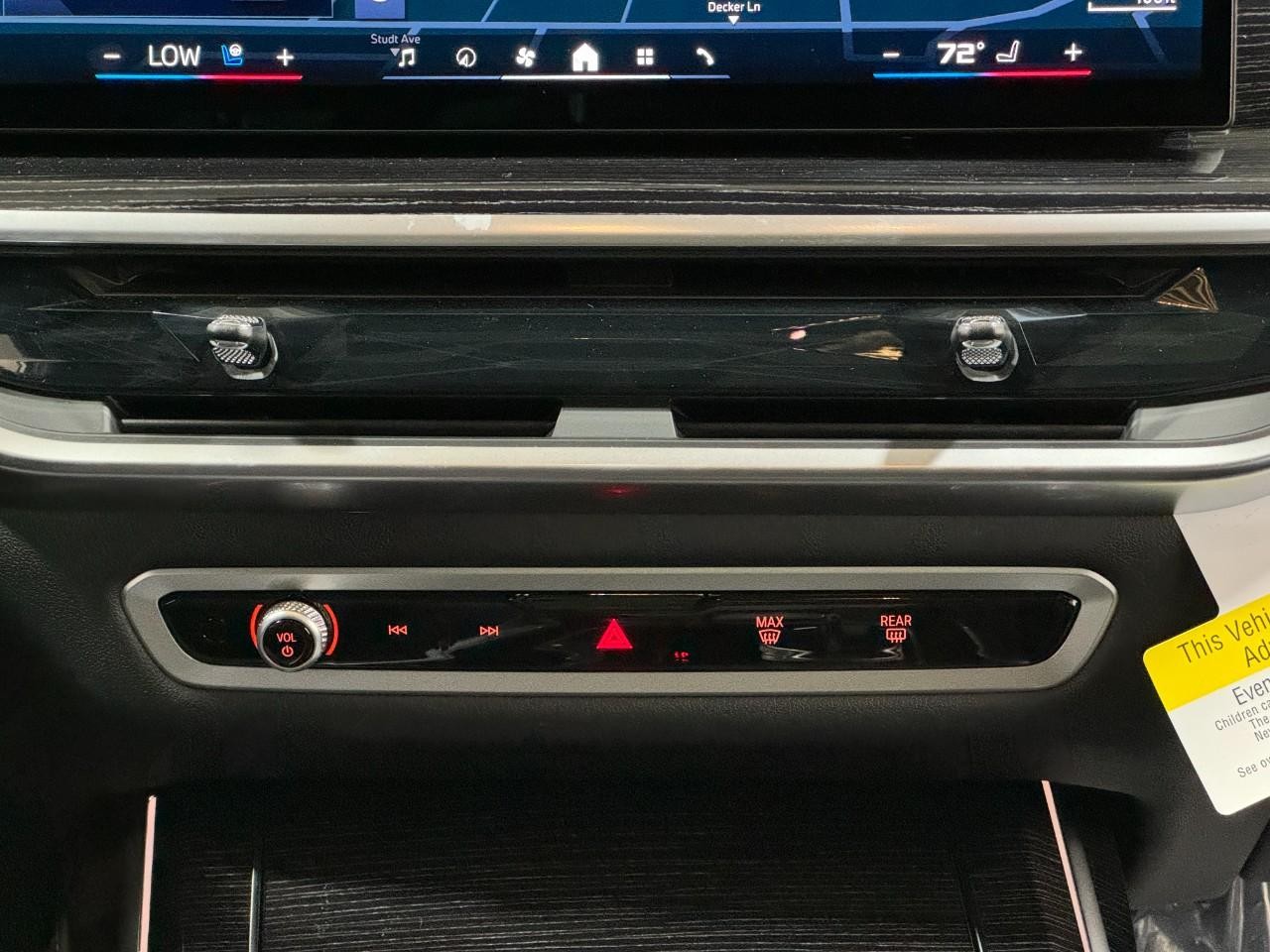 BMW X7 Vehicle Full-screen Gallery Image 18