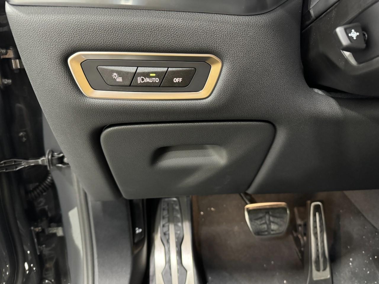 BMW X7 Vehicle Full-screen Gallery Image 34