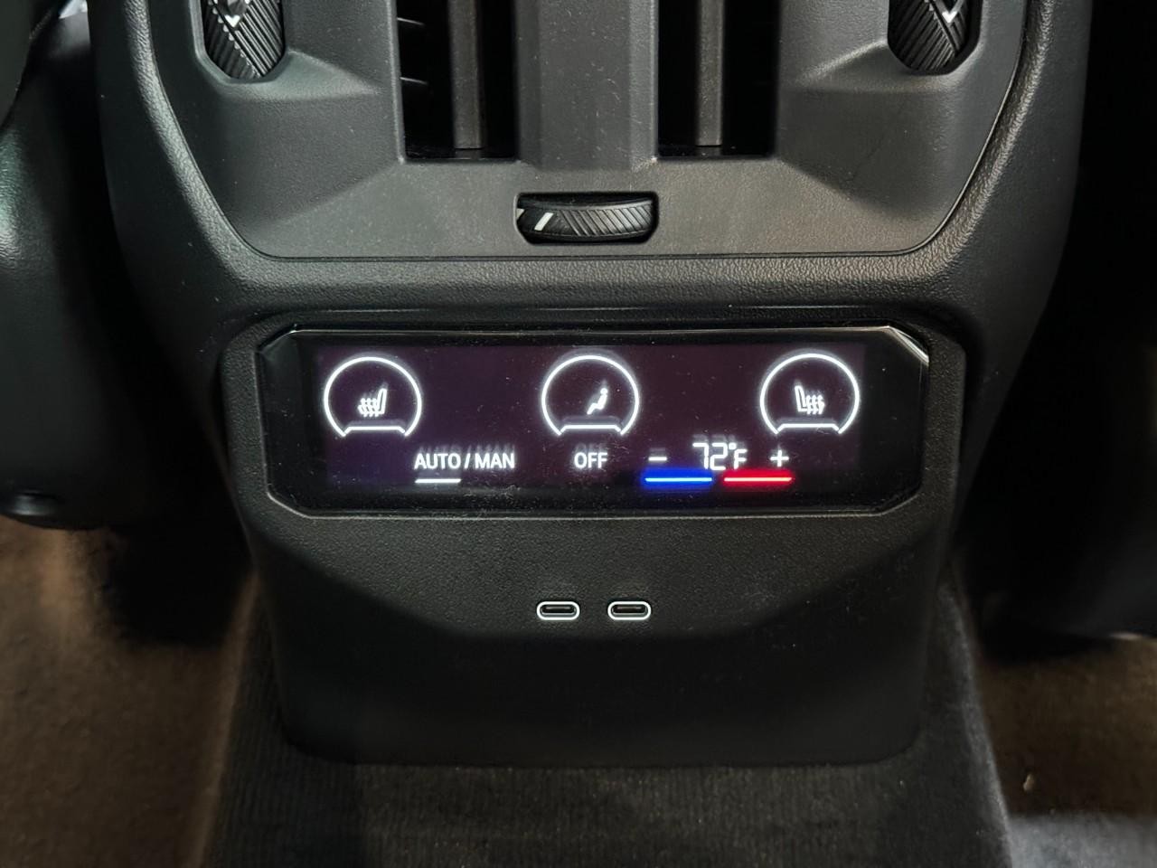 BMW X3 Vehicle Full-screen Gallery Image 11