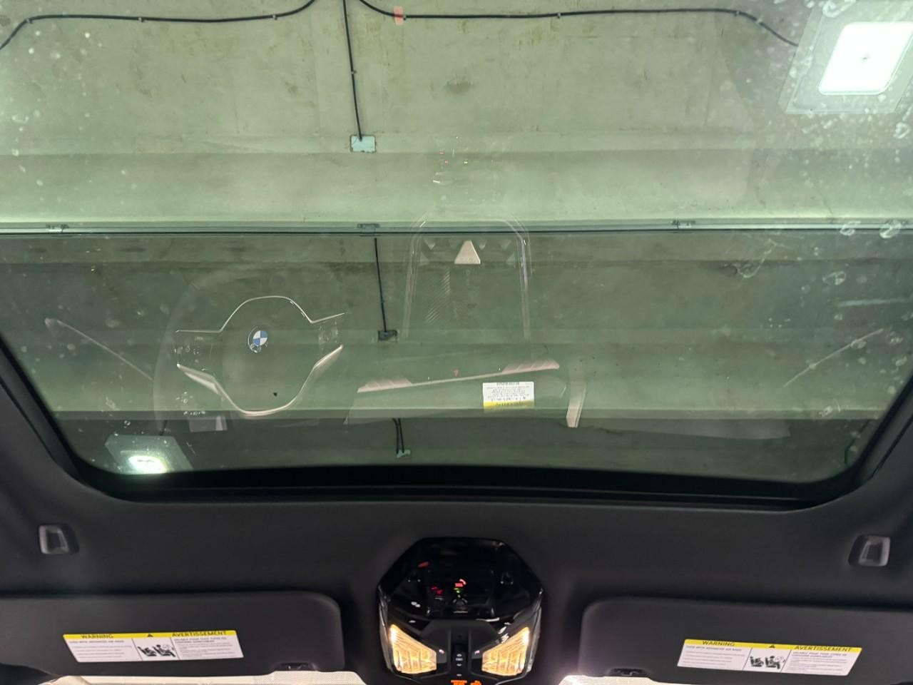 BMW X3 Vehicle Full-screen Gallery Image 12