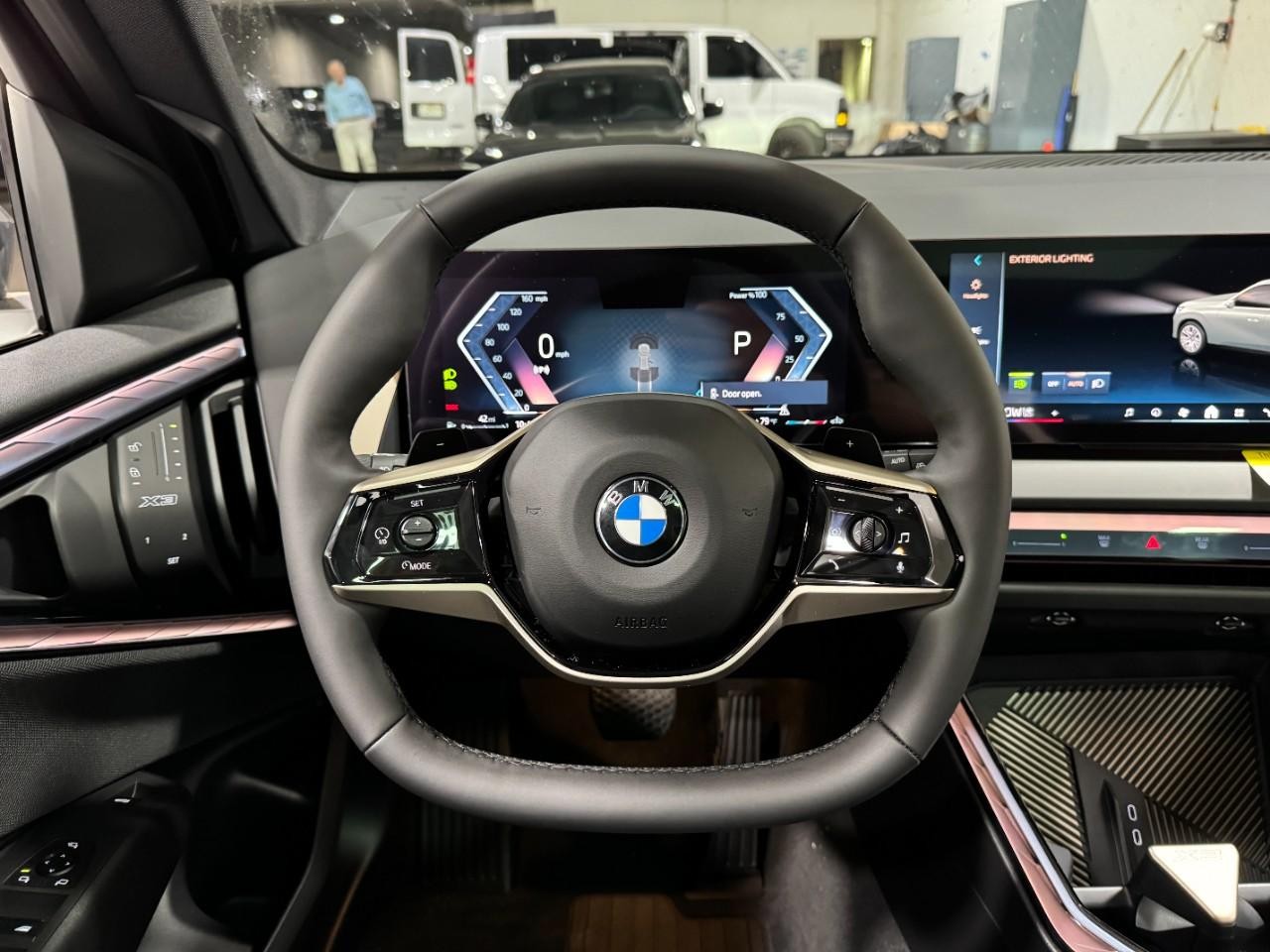 BMW X3 Vehicle Full-screen Gallery Image 14