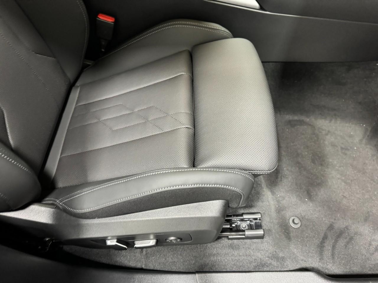 BMW X3 Vehicle Full-screen Gallery Image 20