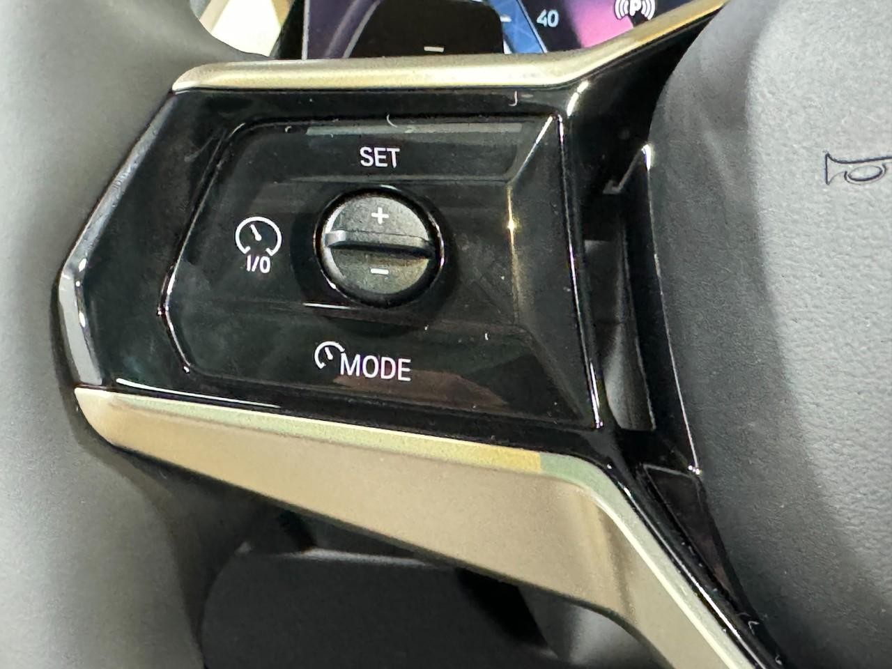 BMW X3 Vehicle Full-screen Gallery Image 30