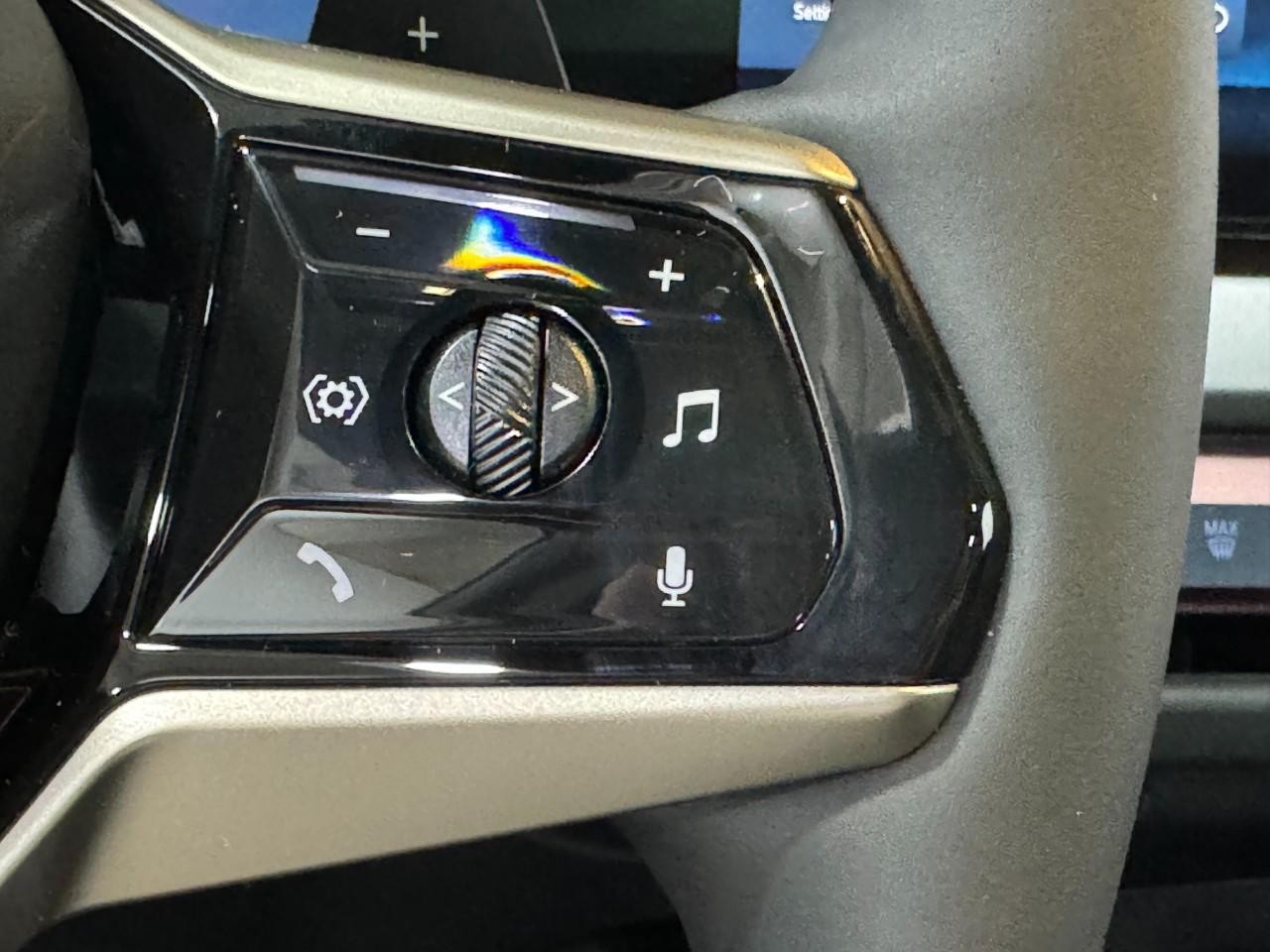 BMW X3 Vehicle Full-screen Gallery Image 31