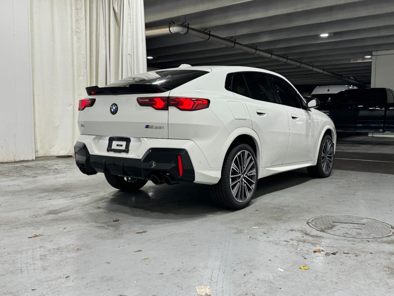 BMW X2 Vehicle Full-screen Gallery Image 4