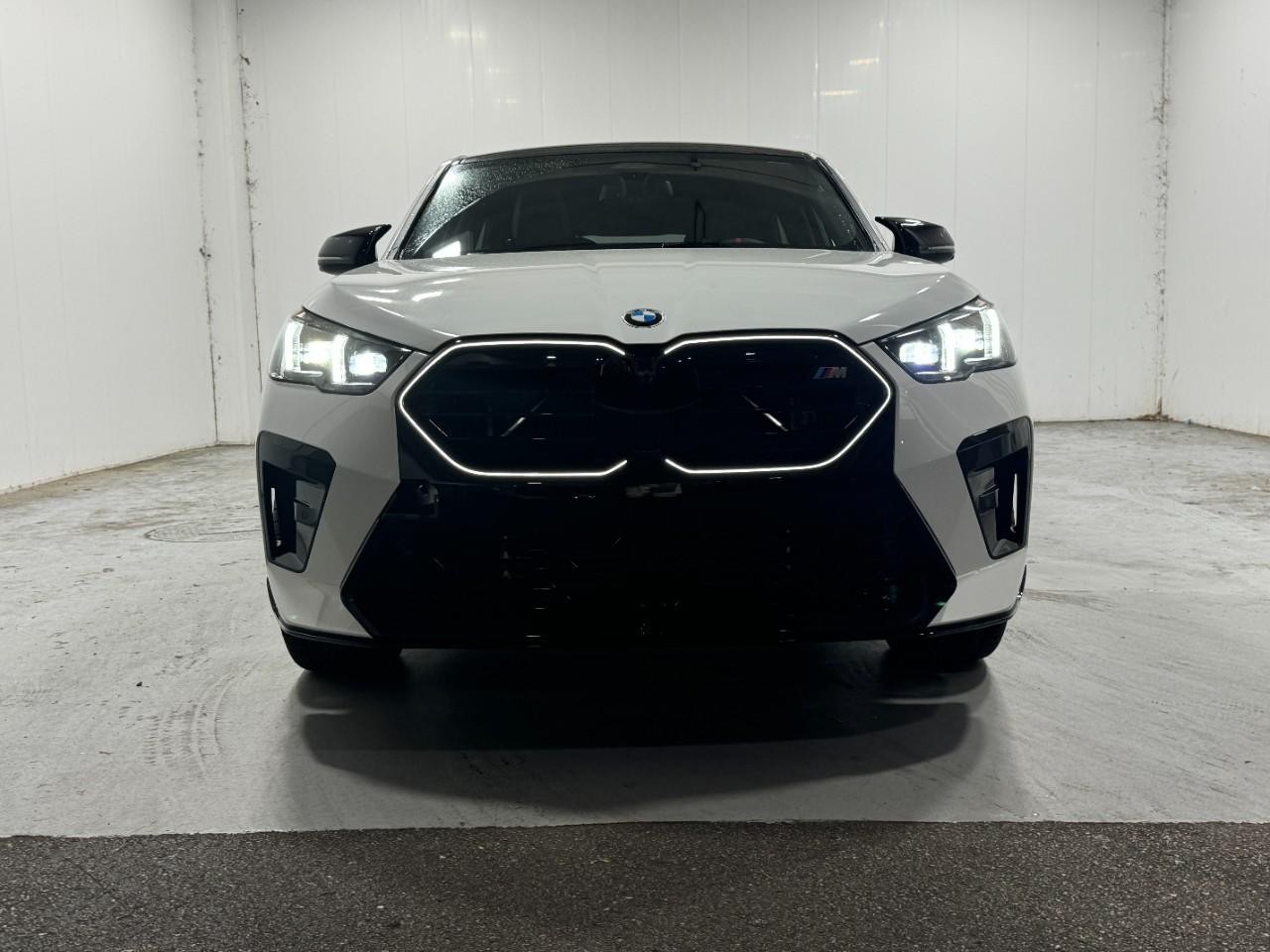 BMW X2 Vehicle Full-screen Gallery Image 7