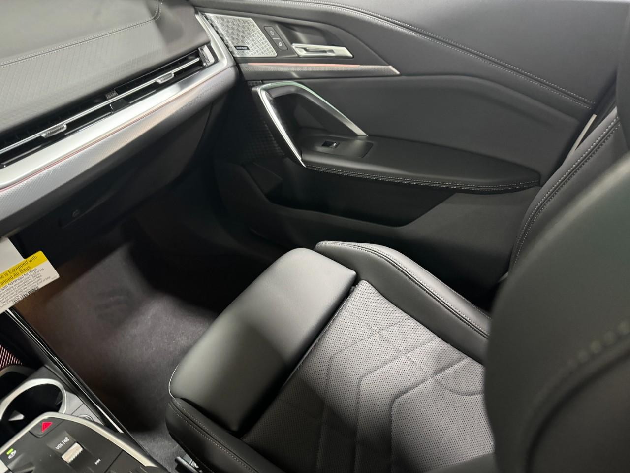 BMW X2 Vehicle Full-screen Gallery Image 17