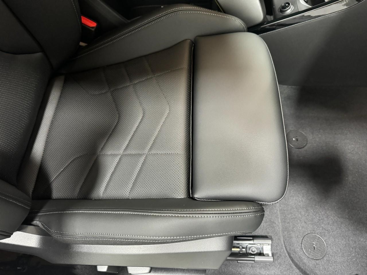 BMW X2 Vehicle Full-screen Gallery Image 19