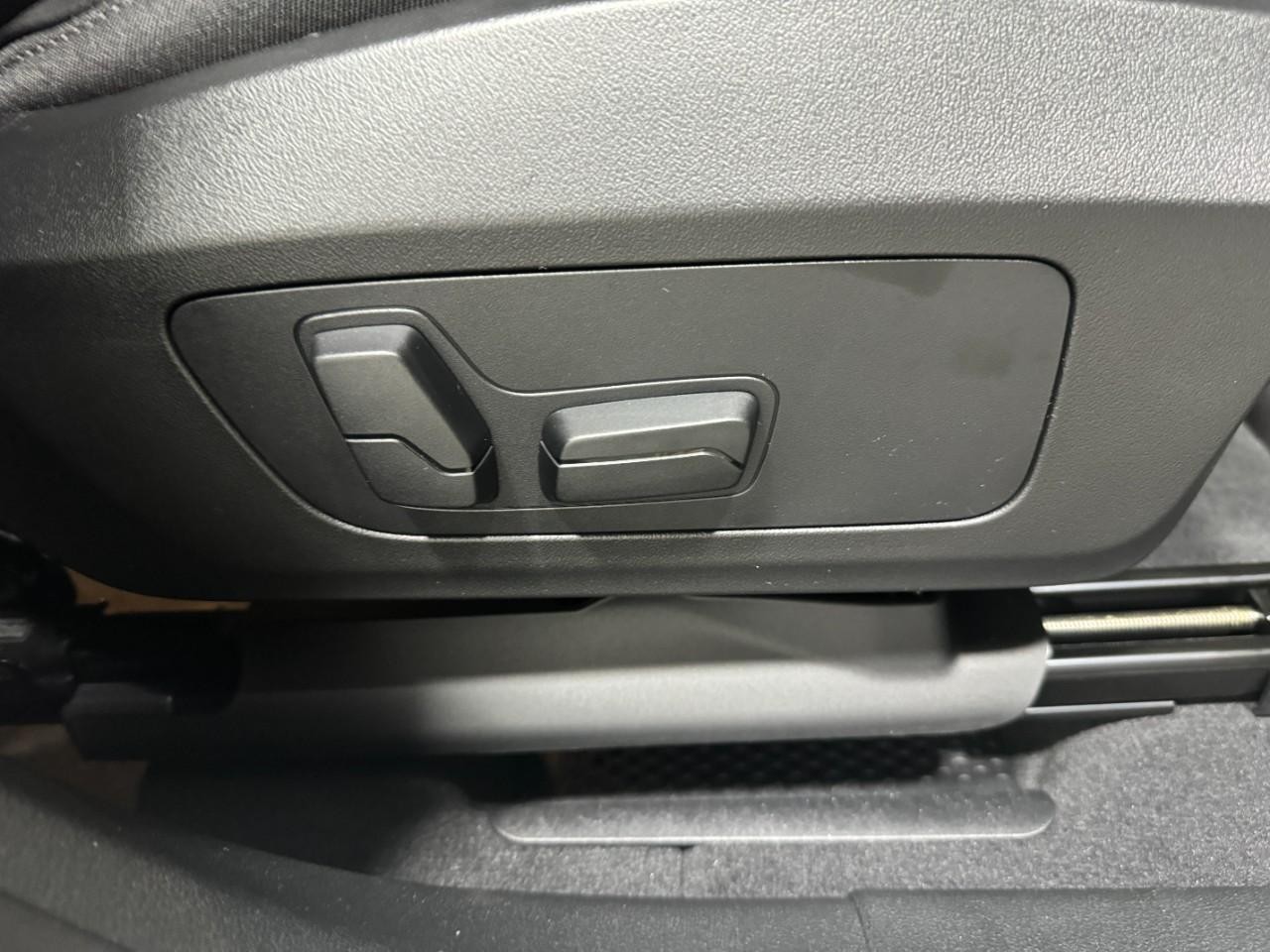 BMW X2 Vehicle Full-screen Gallery Image 20