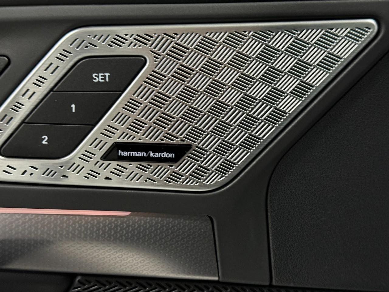 BMW X2 Vehicle Full-screen Gallery Image 23