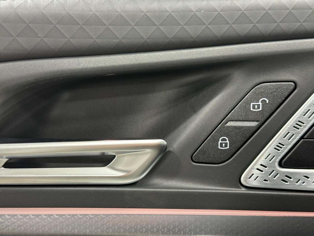 BMW X2 Vehicle Full-screen Gallery Image 24