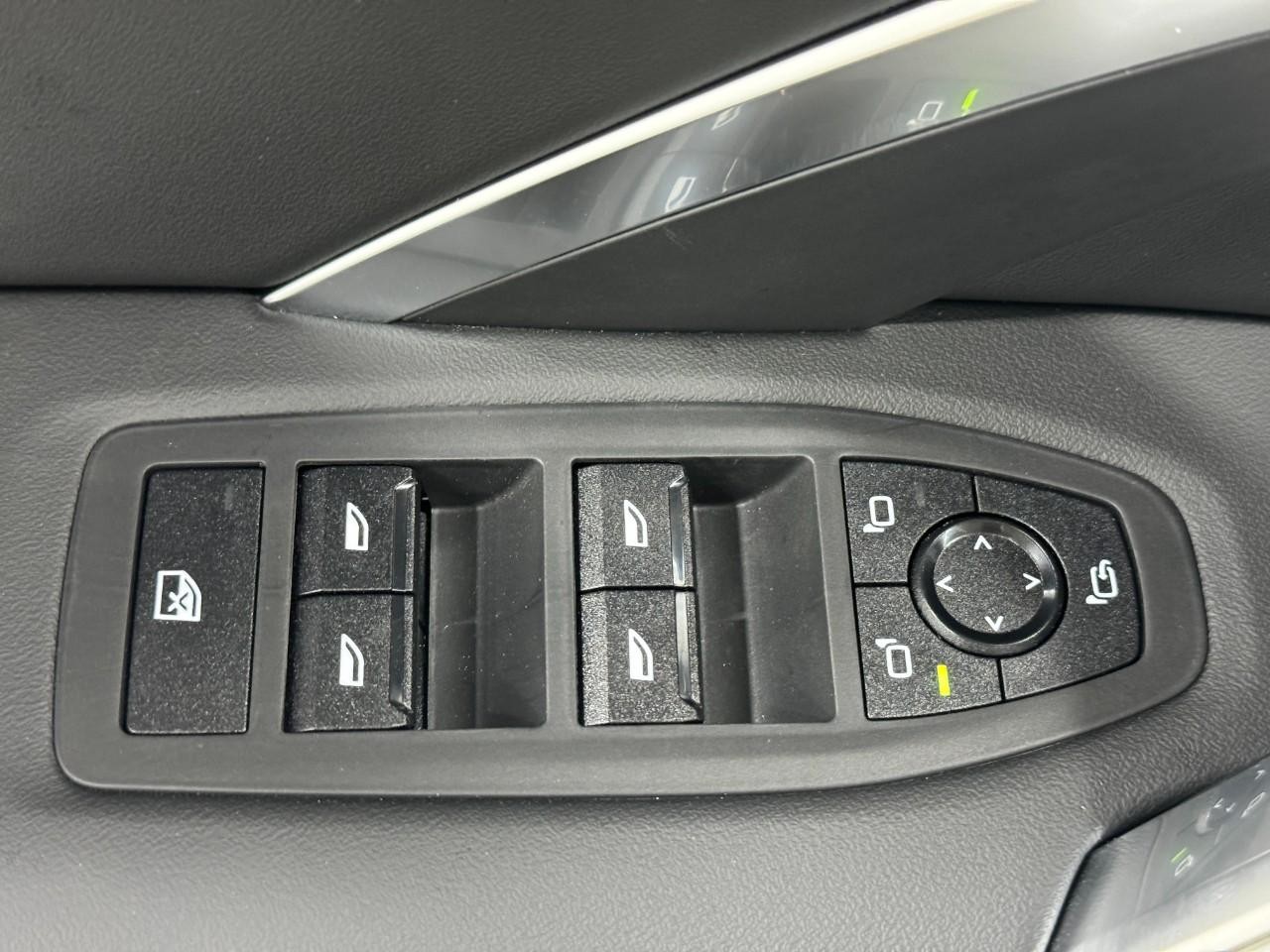 BMW X2 Vehicle Full-screen Gallery Image 25