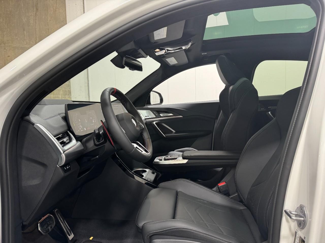 BMW X2 Vehicle Full-screen Gallery Image 27