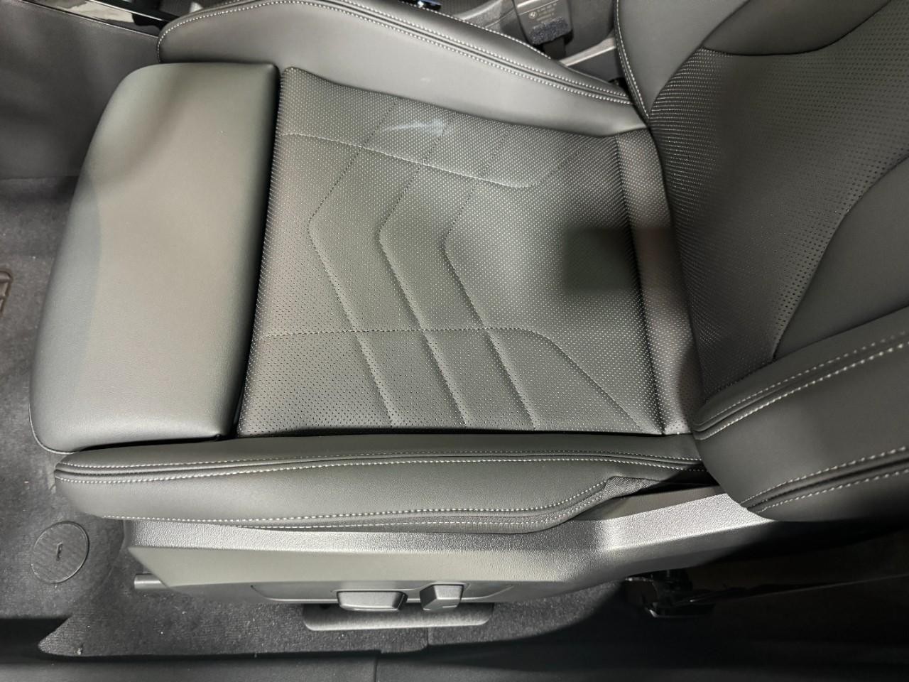 BMW X2 Vehicle Full-screen Gallery Image 28