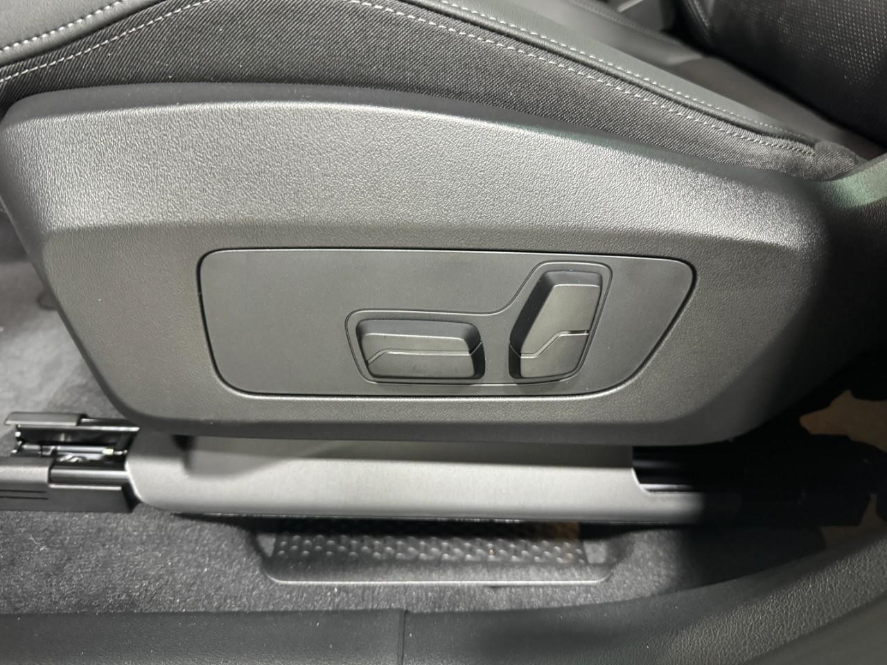 BMW X2 Vehicle Full-screen Gallery Image 29