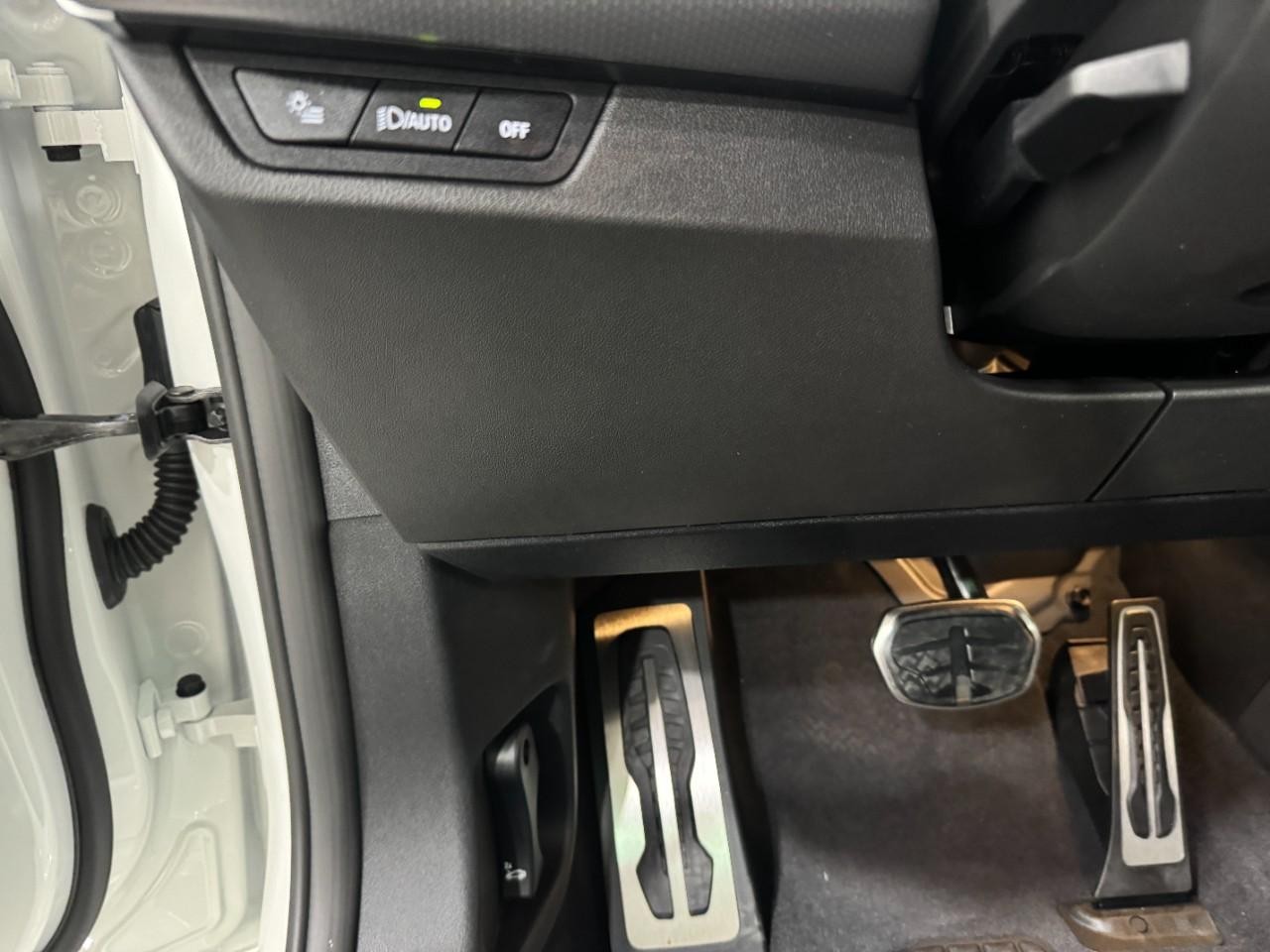 BMW X2 Vehicle Full-screen Gallery Image 30