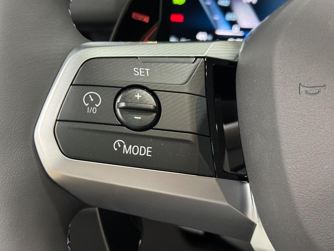 BMW X2 Vehicle Full-screen Gallery Image 31