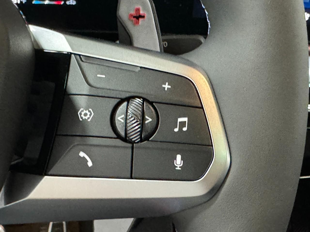 BMW X2 Vehicle Full-screen Gallery Image 32