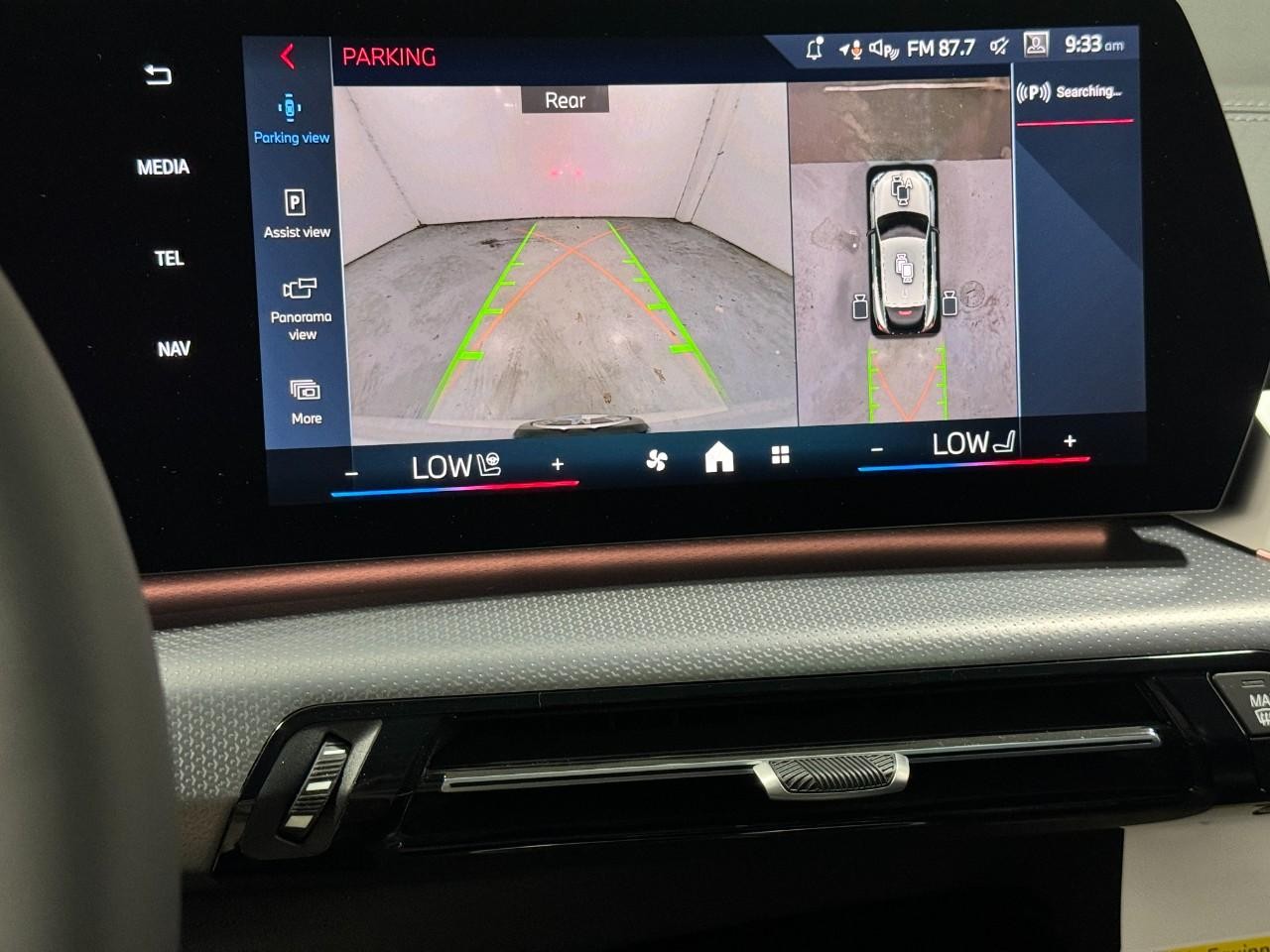 BMW X2 Vehicle Full-screen Gallery Image 34