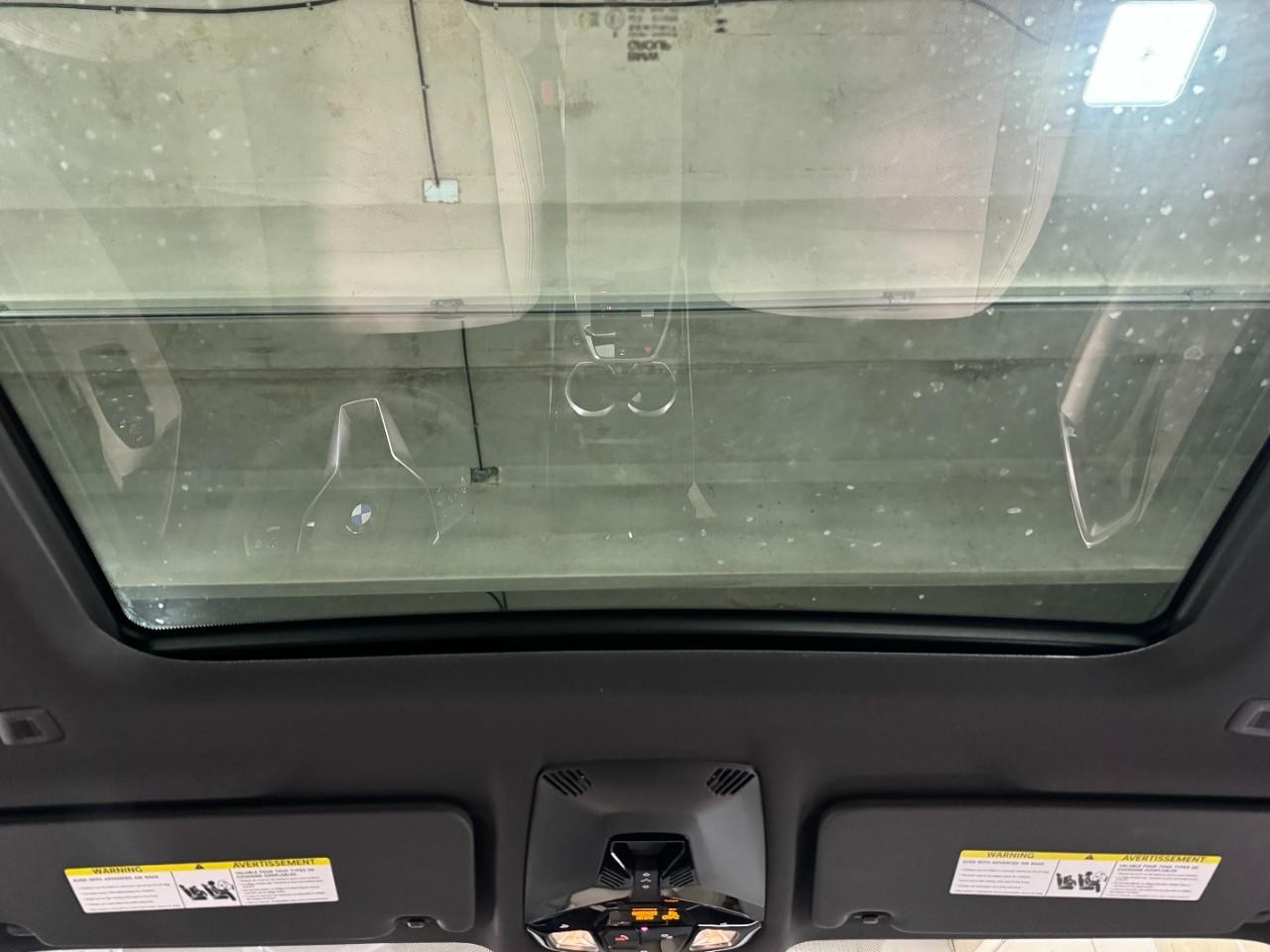 BMW X1 Vehicle Full-screen Gallery Image 11