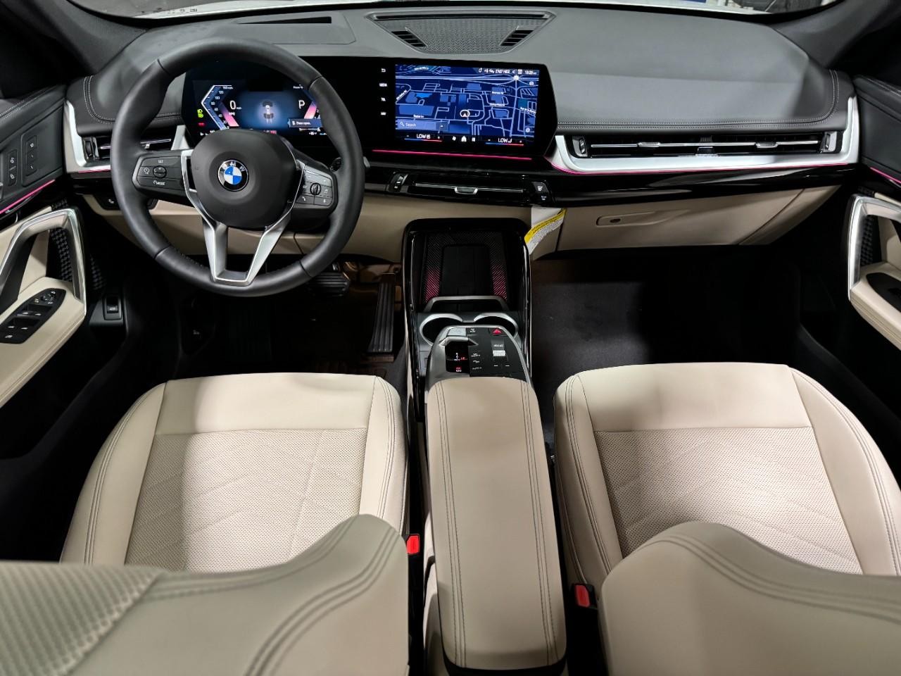 BMW X1 Vehicle Full-screen Gallery Image 12