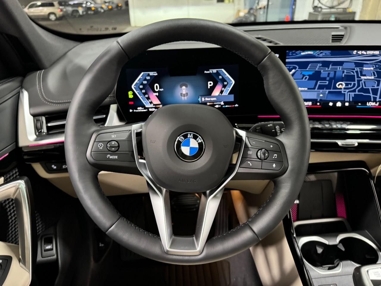 BMW X1 Vehicle Full-screen Gallery Image 13