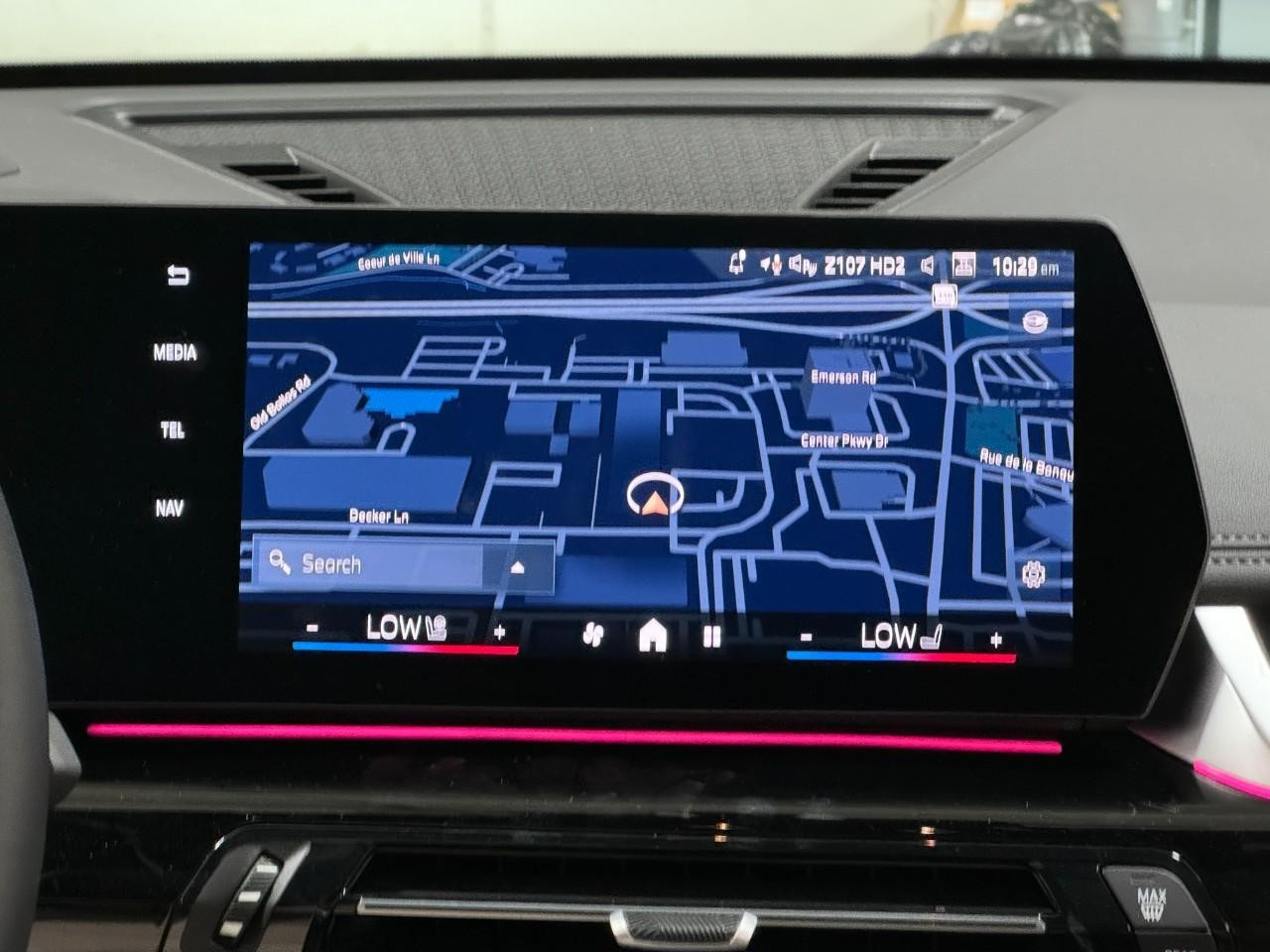 BMW X1 Vehicle Full-screen Gallery Image 14