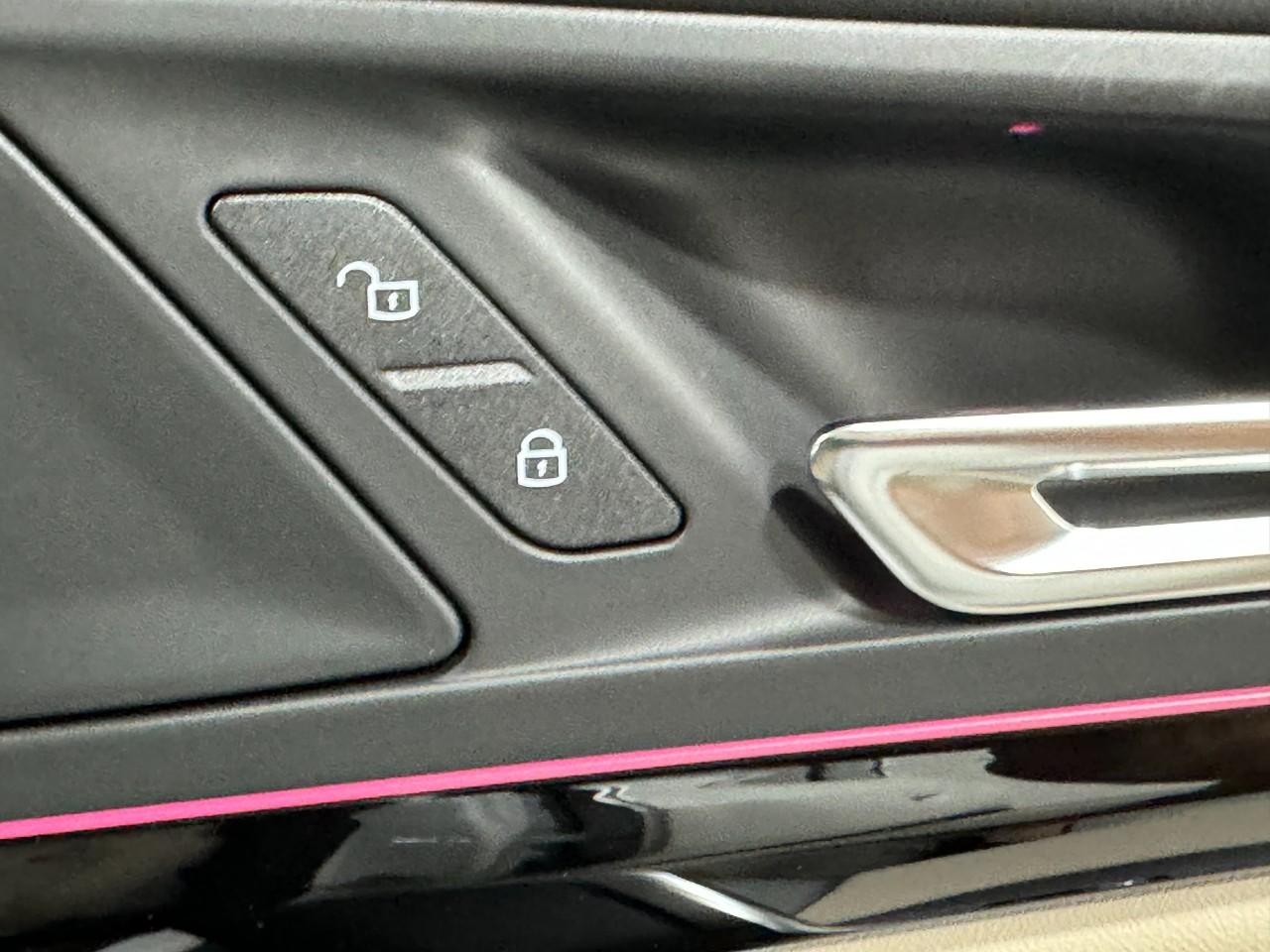 BMW X1 Vehicle Full-screen Gallery Image 21